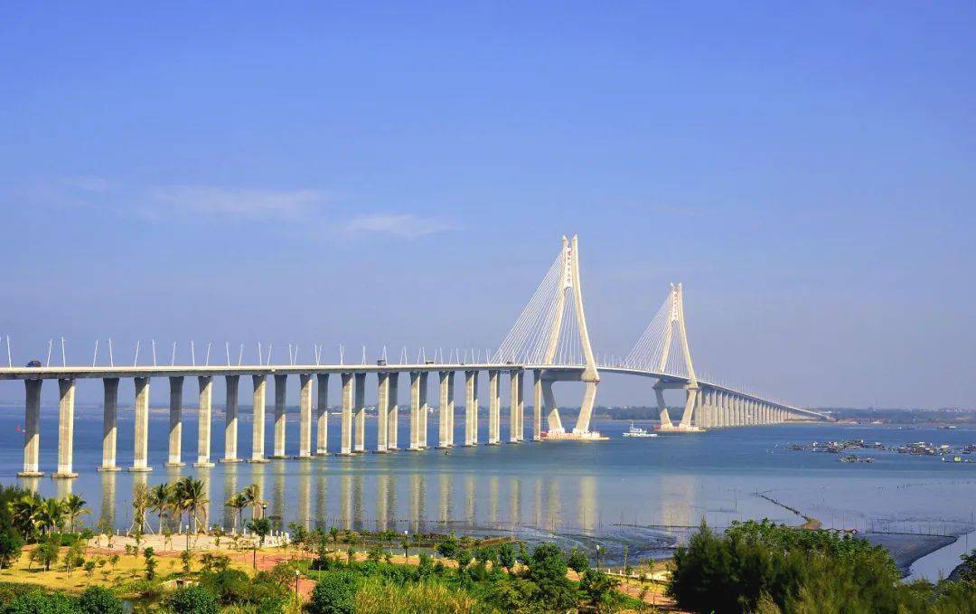 湛江市著名的地标建筑 湛江海湾大桥