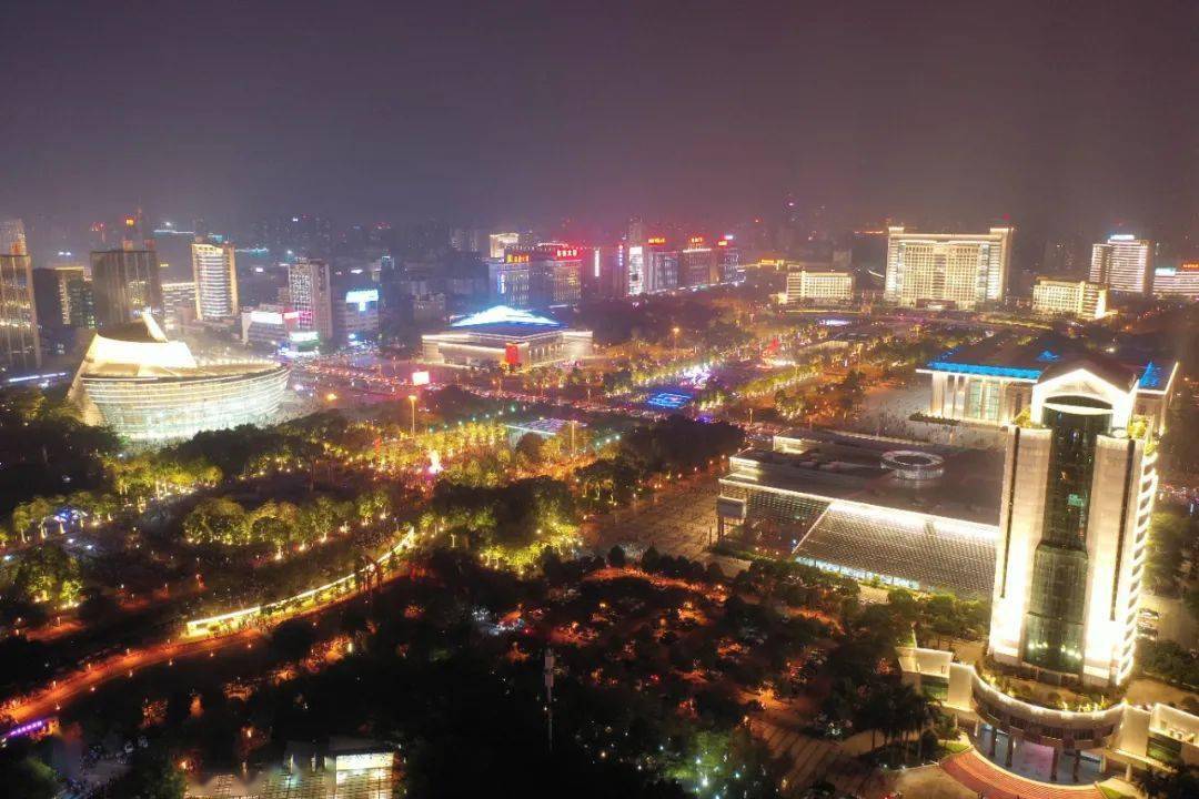 东莞城市中心夜景(摄影:叶伟伦)