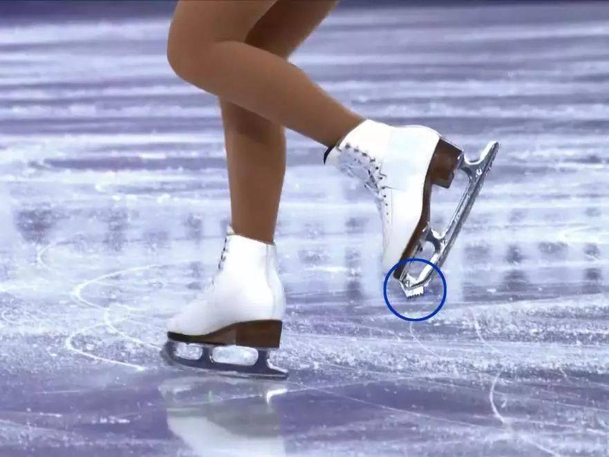 花滑冰刀示意图 花滑冰刀刀身下面有半圆弧形的浅槽.