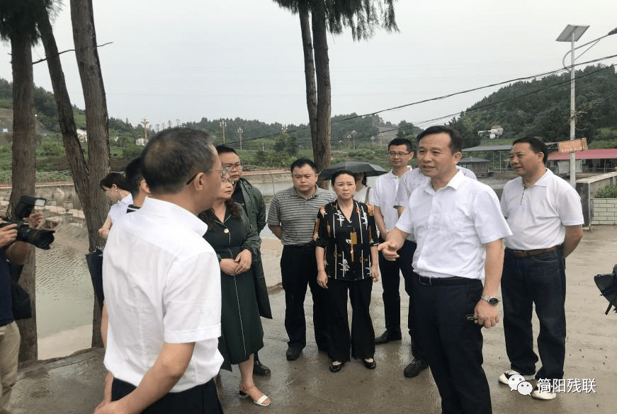 成都市政府副秘书长唐章昭,市民政局局长张孝军,市残联理事长杨齐英