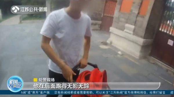 带着|奶爸遛娃，推一个丢一个！民警找来竟还说：他在后面跑得无影无踪！