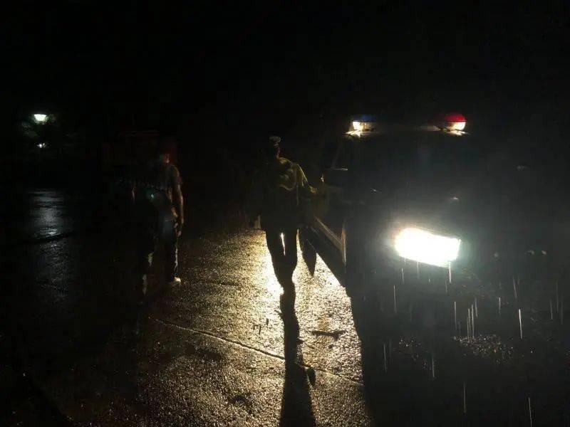 梦境启示，解析梦到路灯着火的深层含义与心理映射