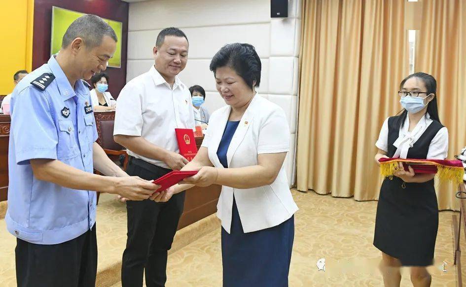 阳春政府公布黄华记任副市长,蔡传雄任公安局局长.