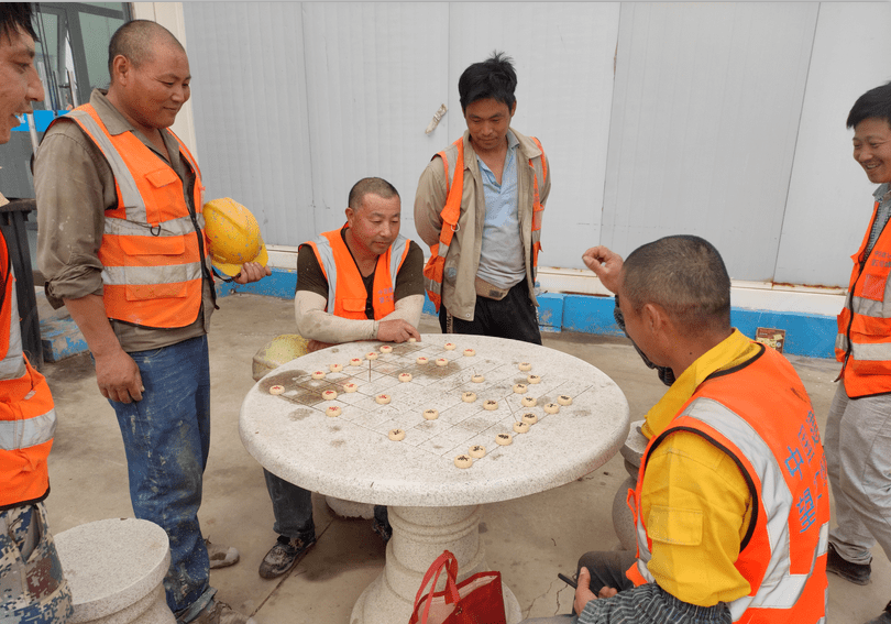 威海国际经贸交流中心项目工地农民工之家农民工生活写照