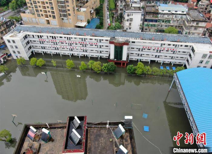 救援|强降雨致湖北黄冈局地内涝 消防疏散转移30余人