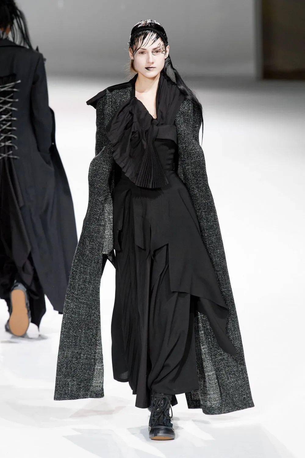 yohji yamamoto(山本耀司)2020秋冬高级成衣发布秀!