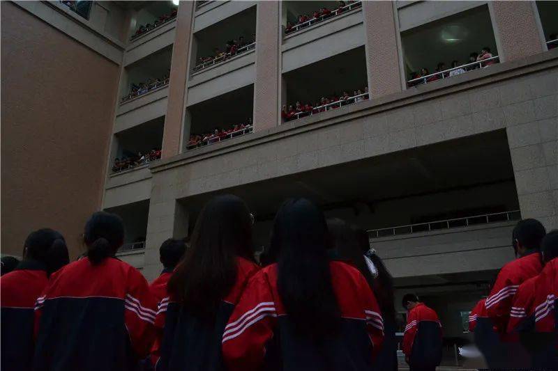 高三|永远难忘…海宁3所学校晚上出现震撼一幕…