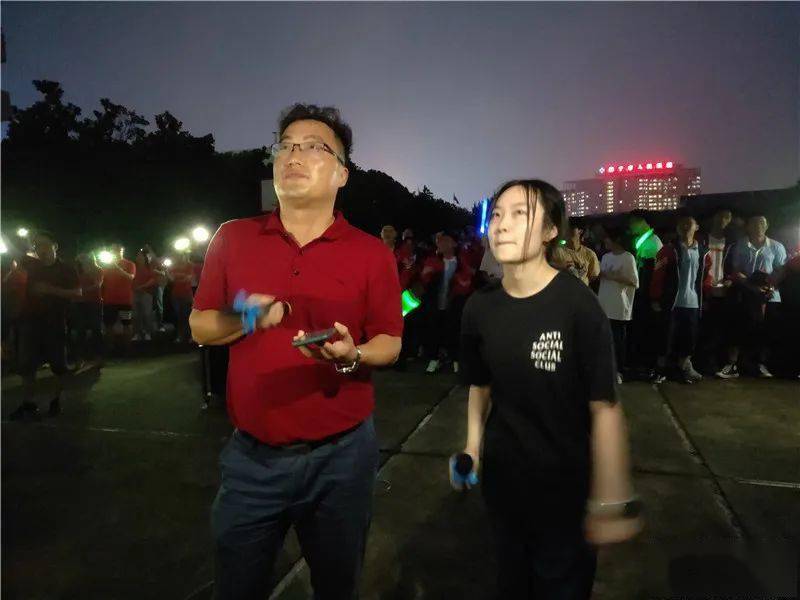 高三|永远难忘…海宁3所学校晚上出现震撼一幕…