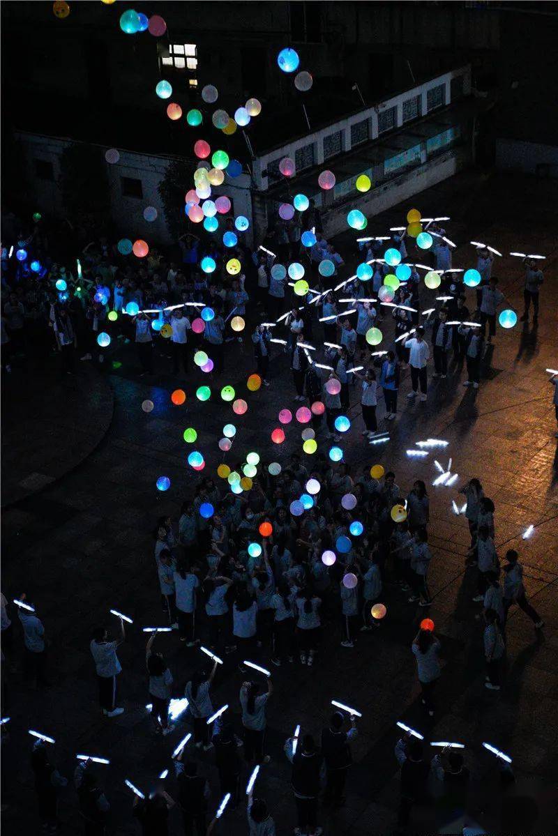 高三|永远难忘…海宁3所学校晚上出现震撼一幕…