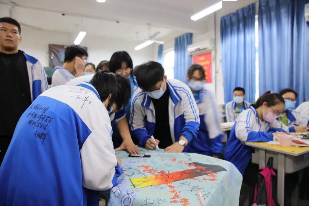 惠芬|毕业季：愿你脸上常带笑容、眼里常含自信