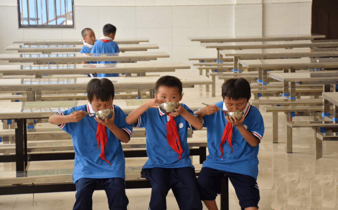 贵阳教育帮扶大歹苗寨 助力打赢脱贫攻坚战_小学