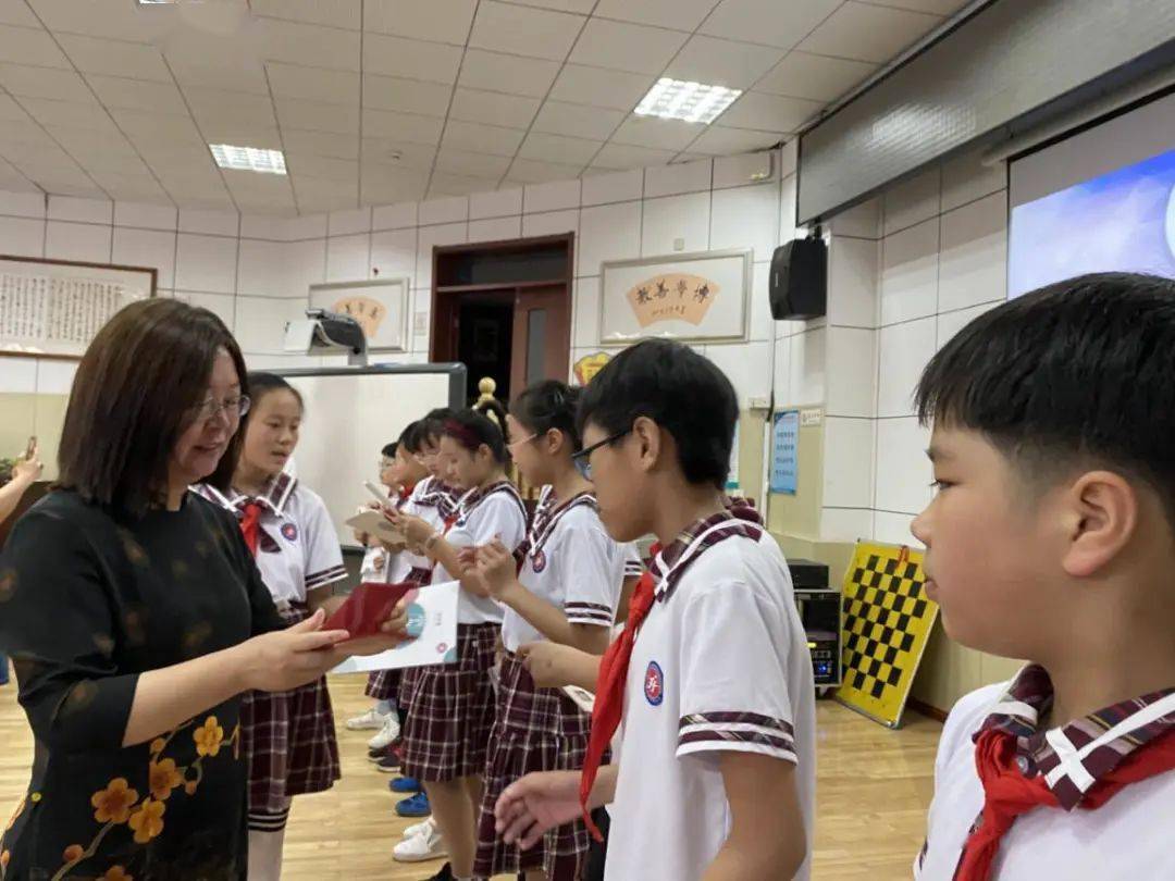 青岛升平路小学 | "像树一样,坚持生长"