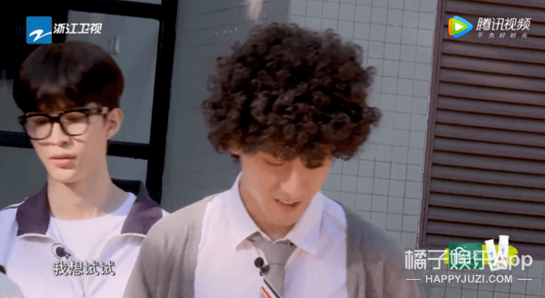 补救|原创张雨剑过于耿直吧？当面说范丞丞年纪轻资源好，尴尬得贾玲都补救无能