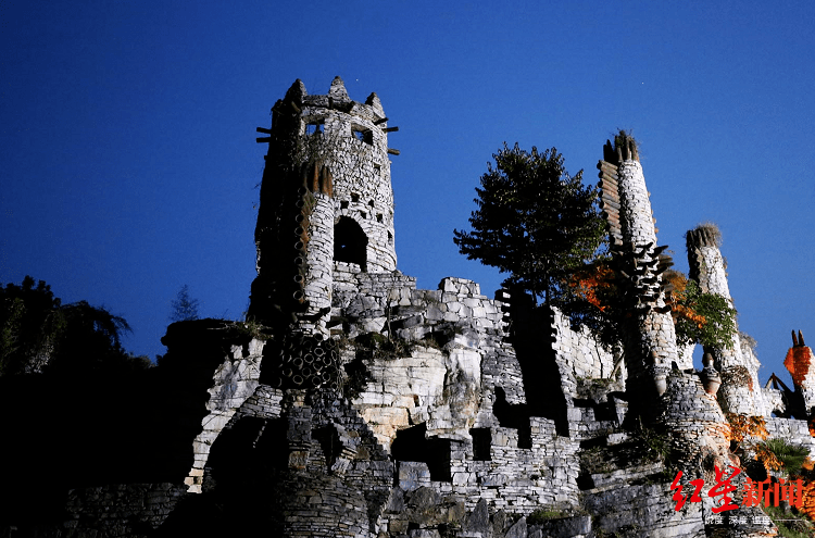 石头城堡"夜郎谷"
