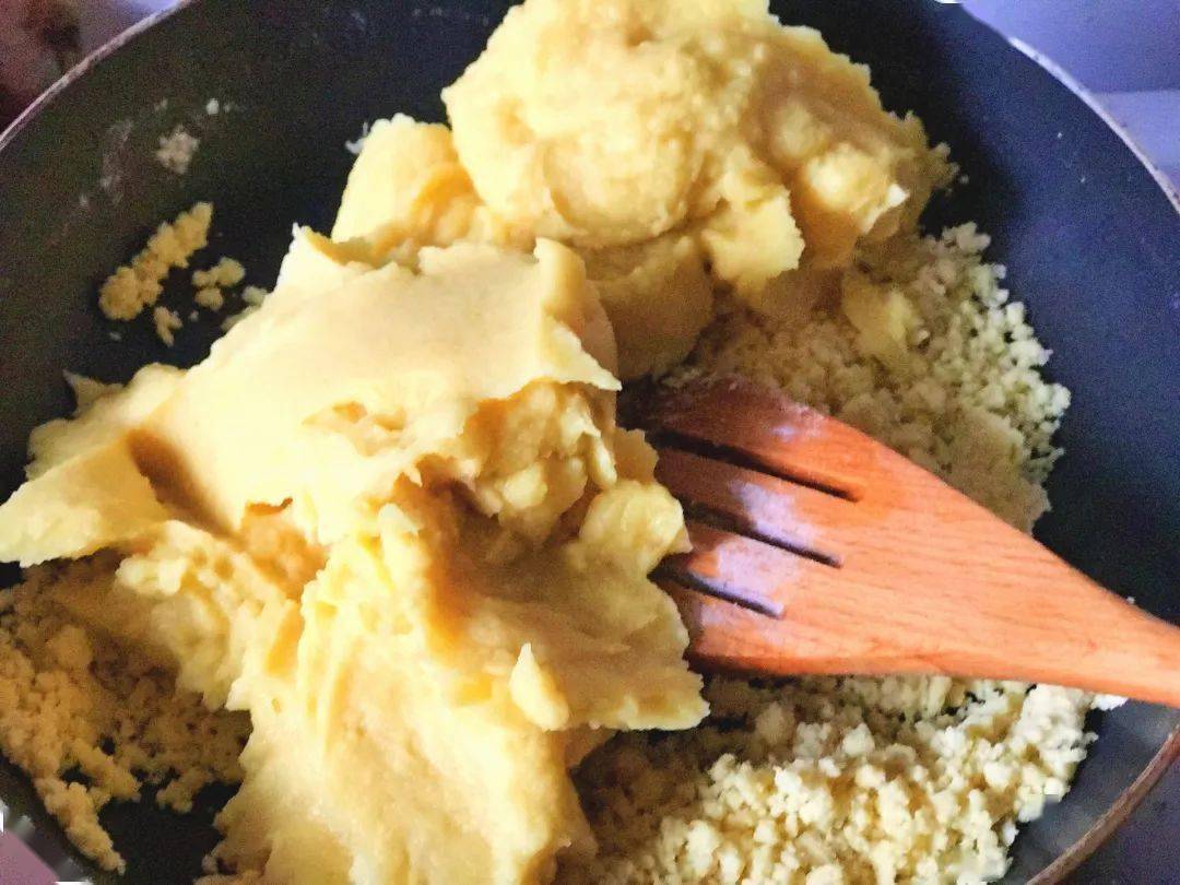 想吃綠豆糕，炒鍋就能做！一炒一拌一壓，廚房小白也能發朋友圈秀一下 熱愛美食 第11张