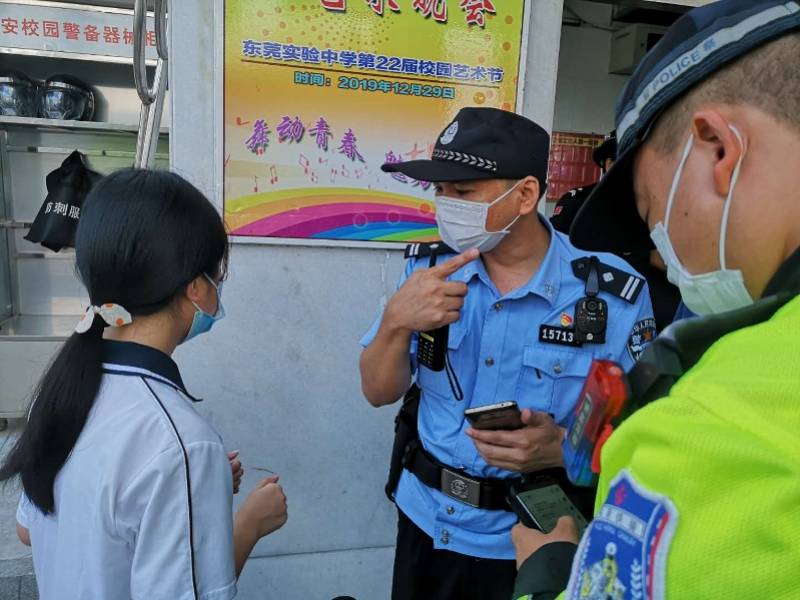 考场|50多岁考生忘带证！东莞交警铁骑为多名“马大哈”高考考生救急