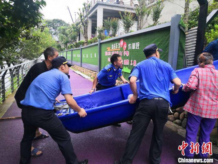 小区|浙江新安江水库泄洪：建德沿江小区进水 当地连夜排查