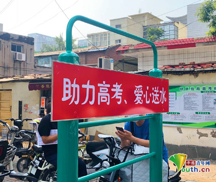 考生|高考暖镜头：他们为考生护航 让考生安心赴考