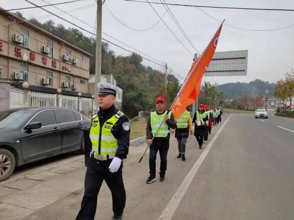 新昌县|42岁辅警被超载货车撞击身受重伤牺牲……王辉，走好！