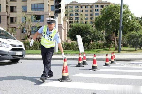 和孚大桥|交警紧急护送，开考前3分钟将考生顺利送达考场