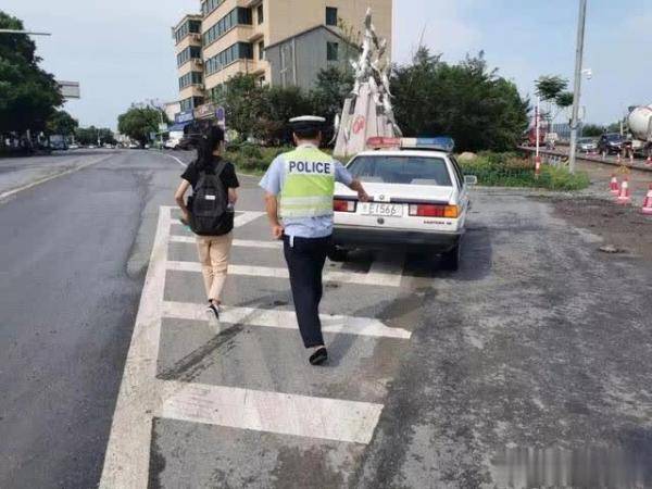 和孚大桥|交警紧急护送，开考前3分钟将考生顺利送达考场