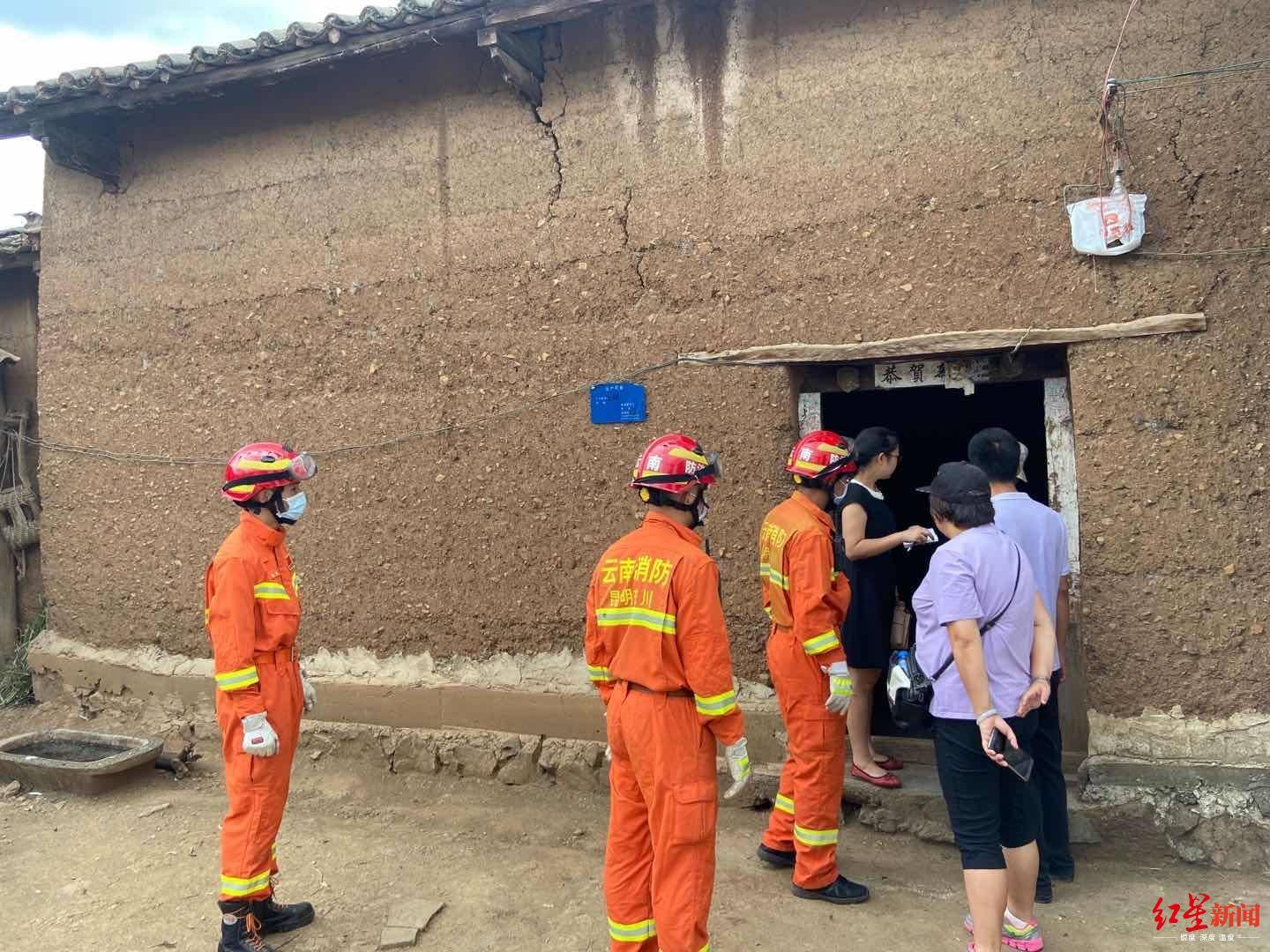 昆明东川发生4.2级地震 学生躲桌下避震后疏散,