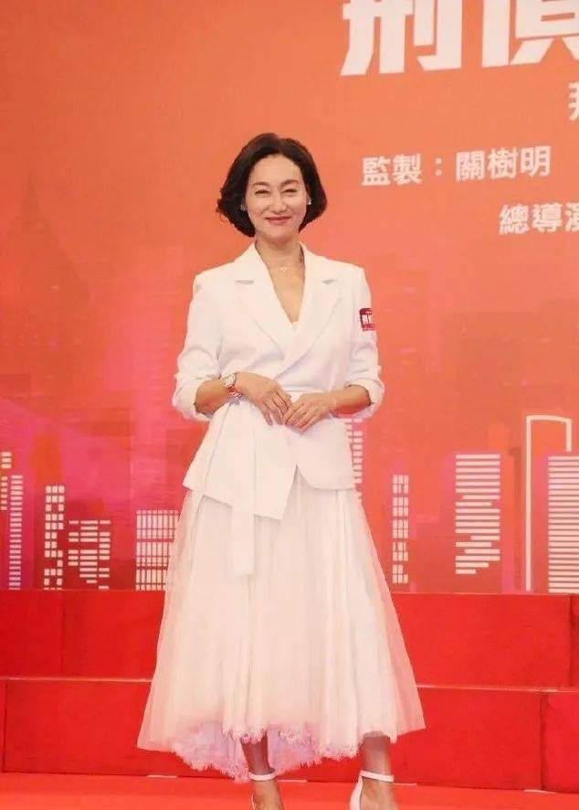 腹肌|视帝37！王浩信剥衫用腹肌庆生，But老婆冇祝福？会唔会……