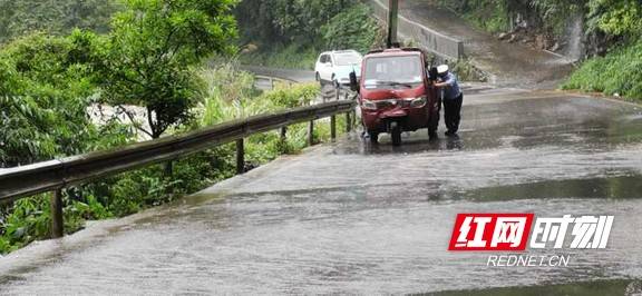 路段|湘西州多地暴雨 各方闻“汛”而动开展救援抢险工作
