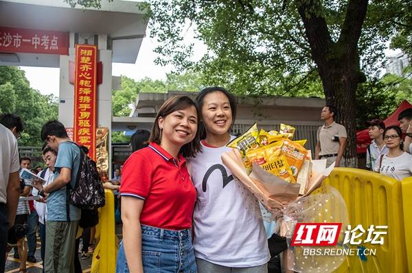 刘小美|组图丨2020年高考收官 网友镜头里的温情瞬间