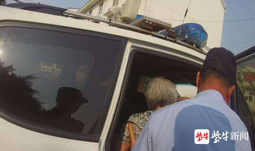 耄耋老人迷路后坚持自己找家险中暑，民警无奈