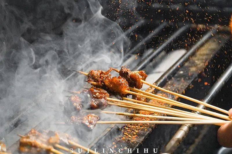 施家园|来吃的都是『富贵』人家！施家园的国潮烤肉店