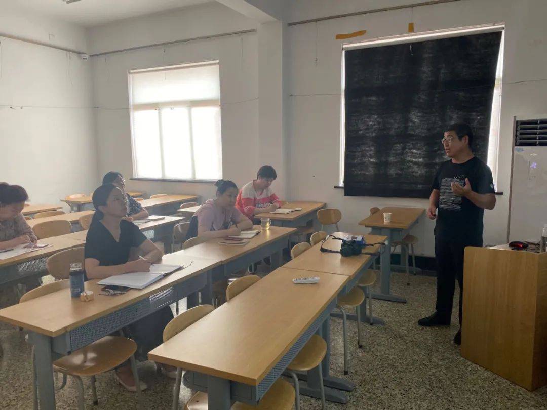 摄影|狙击精彩镜头 用“新”更要用“心”——槐荫区老年大学工作人员摄影知识培训