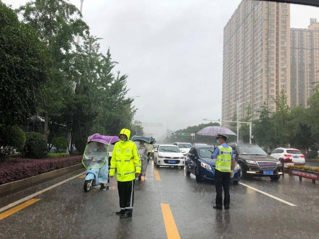 高考|【护航高考】风里雨里，我守护你……