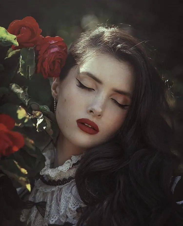 头发|沸了一个夏天的《小娘惹》追了没？女主高颅顶发型有点看头！