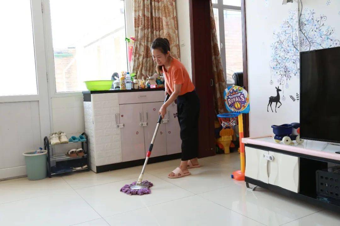 "再难,只要一家人在一起就值得 西集镇的这个儿媳 真美!_杨天雪