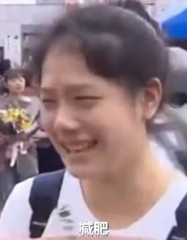 考场|扎心了！走出考场，她哭着说出自己的假期规划