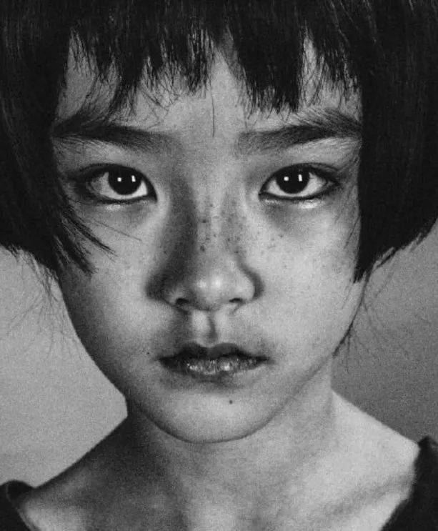 服装|深扒悬疑片服装隐喻：穿成这样能活命