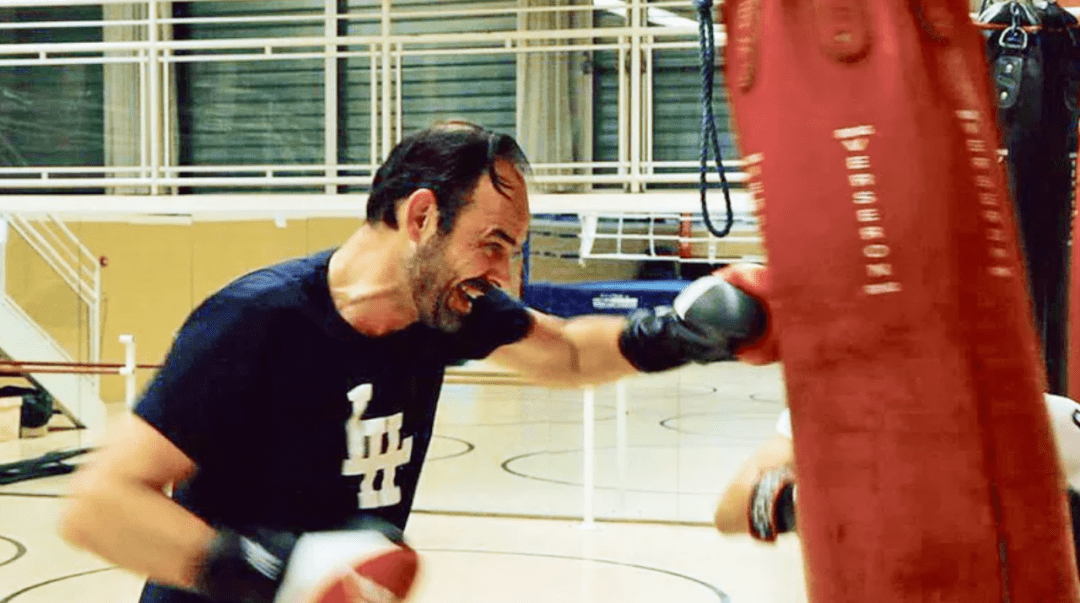 法国总理|刚刚请辞的法国总理，星战迷、打拳击，还是位有衣品的美男子