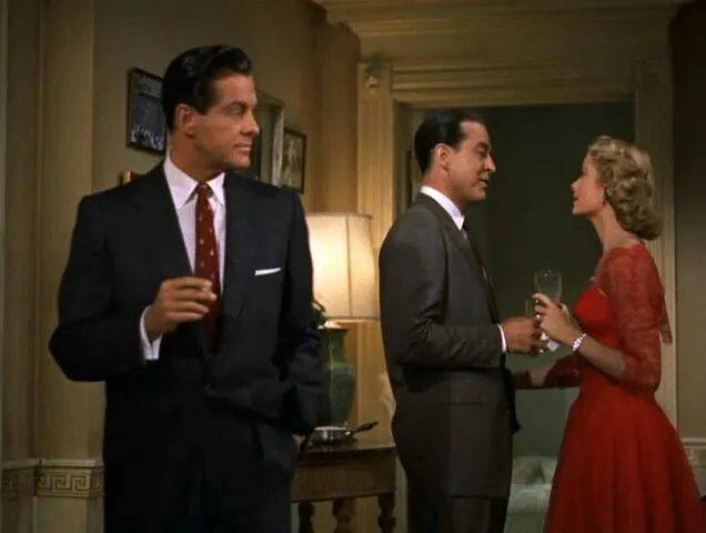 服装|深扒悬疑片服装隐喻：穿成这样能活命