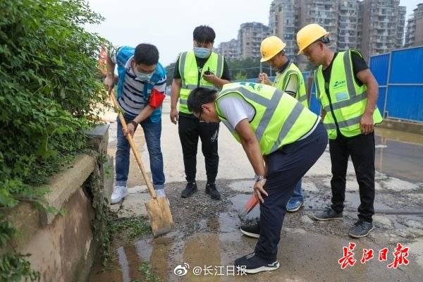 冲锋服怎么穿搭_冲锋图片