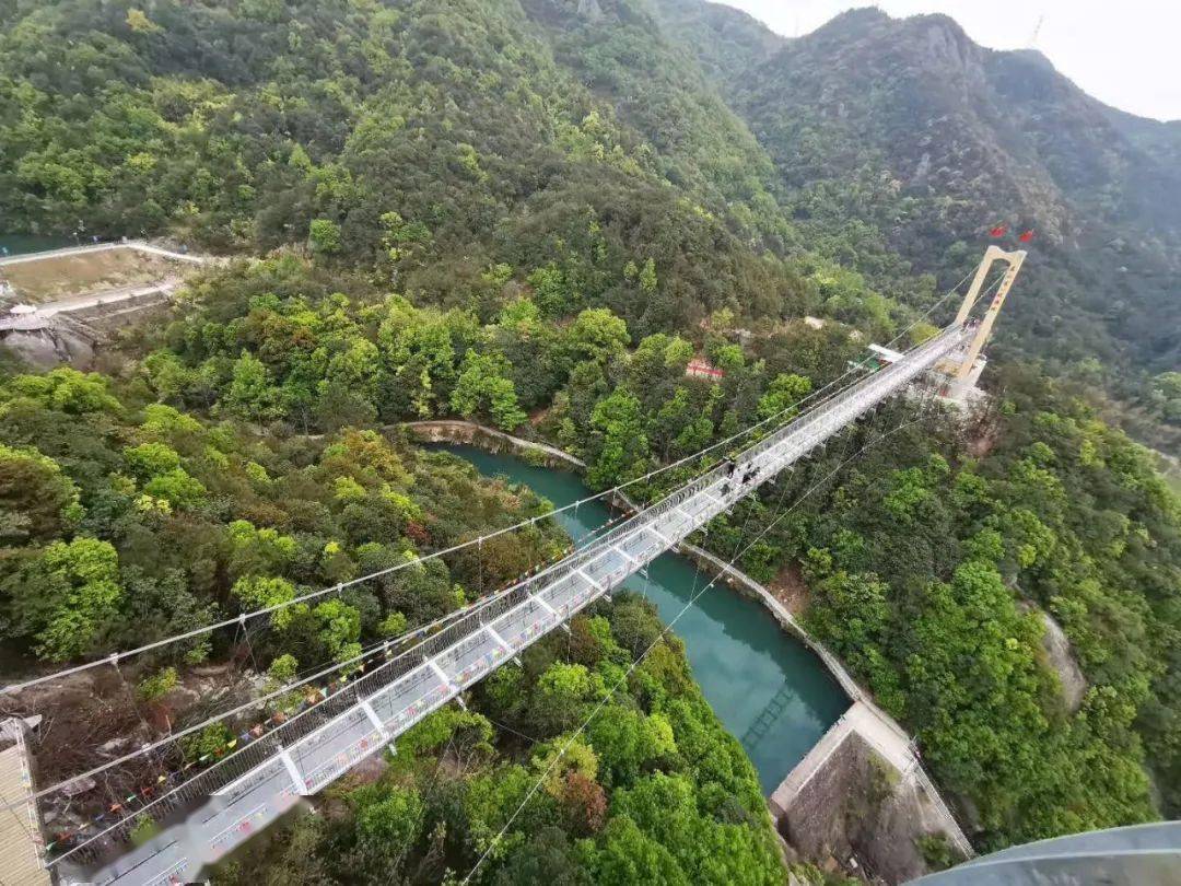 7月23号紧张刺激走心宁波shǒu个pk张家界象山上周玻璃桥观景平台送你