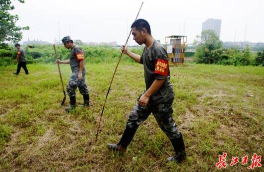 黄君豪|高考结束第二天，这个小伙的选择感动无数人...