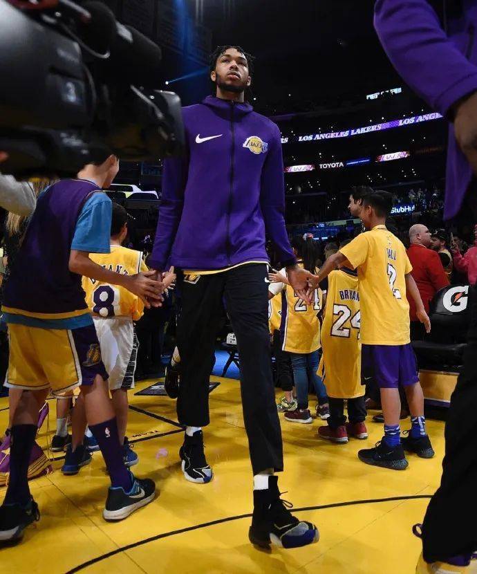 塔克|复赛在即！塔克真的会穿 Dior x Air Jordan 1 上场比赛？