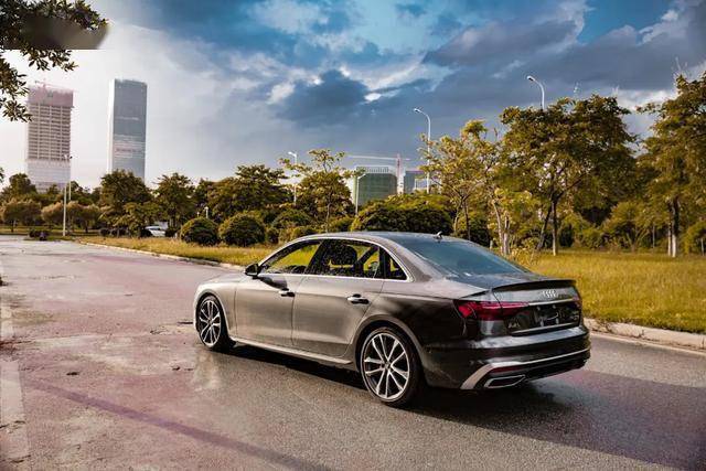 唯我独尊 奥迪a4l 2020款45 tfsi quattro臻选动感型