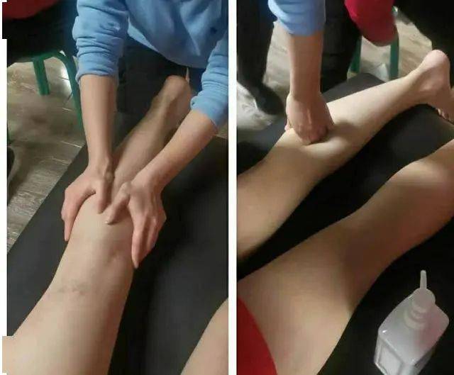 ①,俯卧位放松趴在按摩床,脚踝伸出床面.