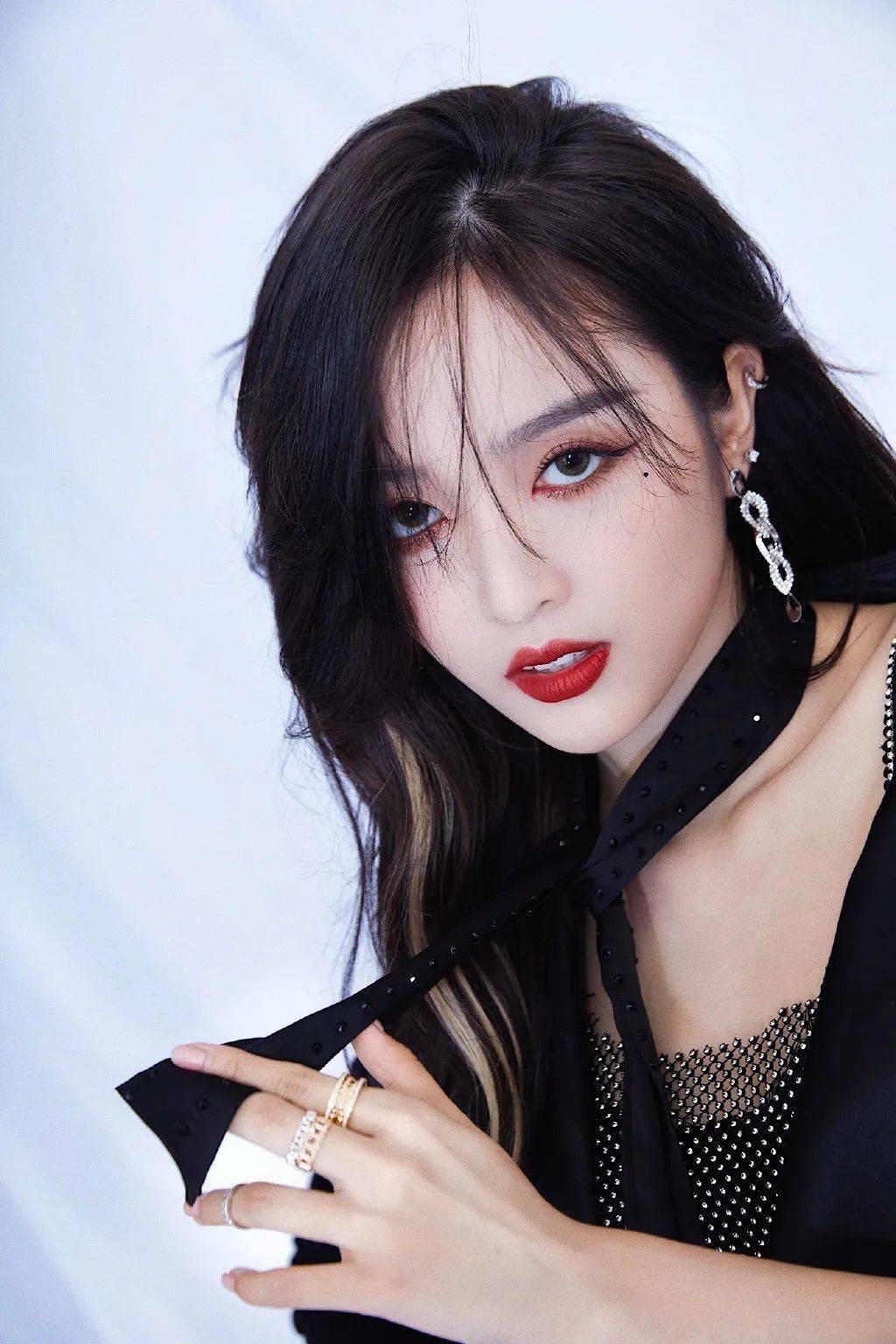 刘海染|看了王一博的新发色,我又动心了…