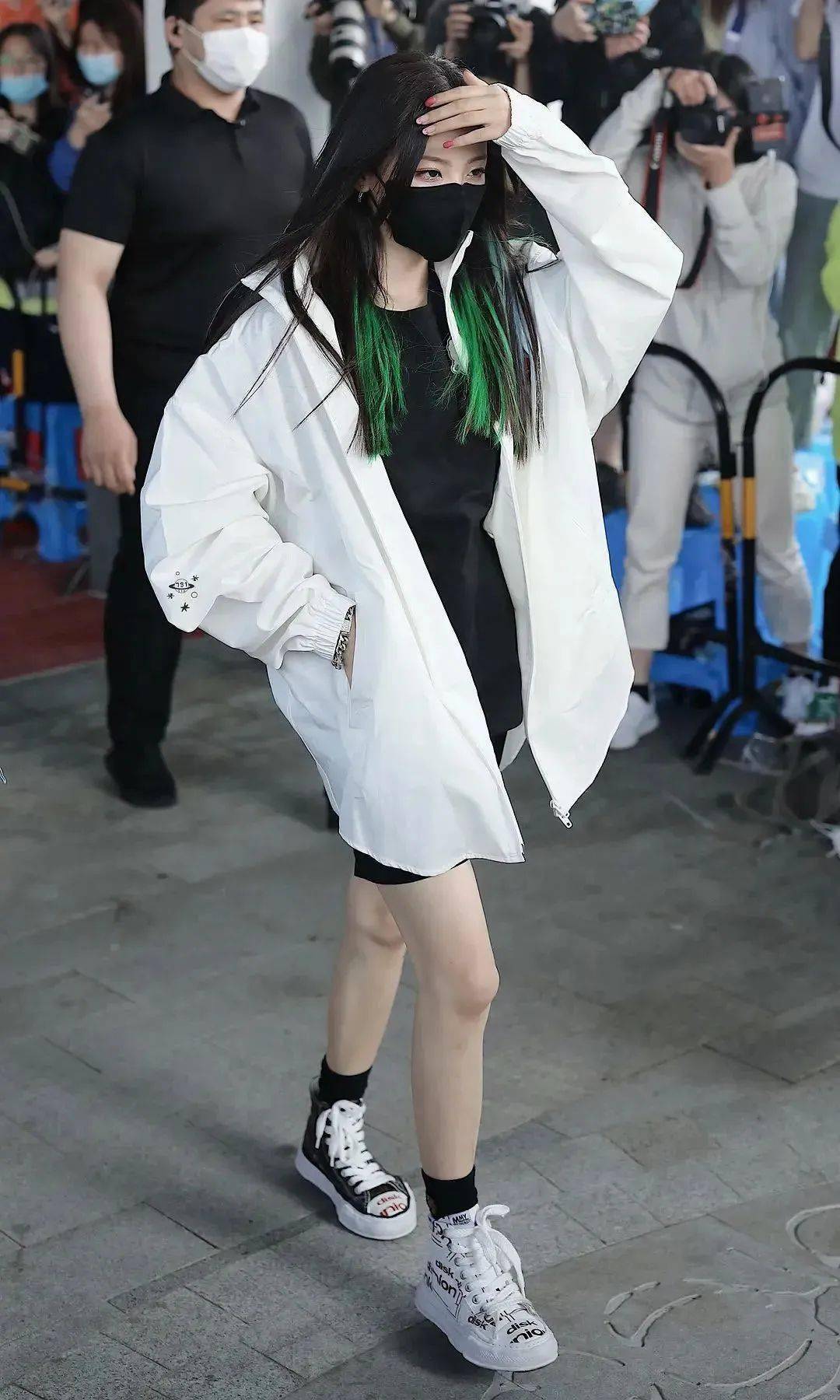 刘海|看了杨超越、Jennie们的非主流挑染 我居然有点心动