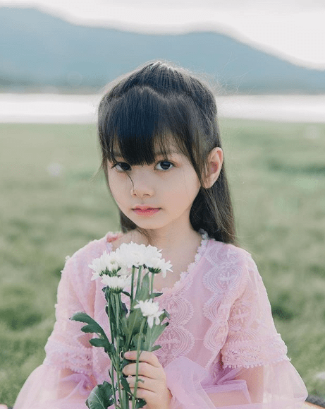 Onew|泰国6岁小萝莉凭借一组照片火爆ins，网友直呼：又来骗我们生女儿！