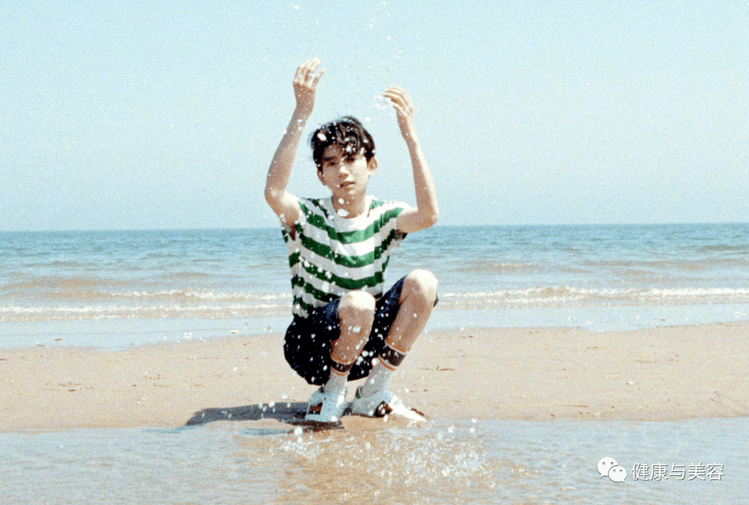 王源|王源的手臂晒成了棕色,防晒霜的量你得用这么多!