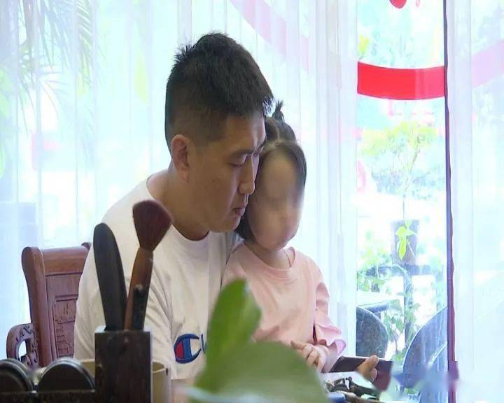 三岁女童右枕骨骨折，家长怀疑与幼儿园老师有关！监控显示……